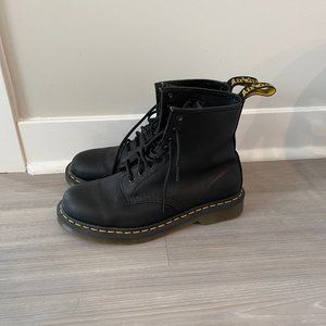 New w/o tags Doc Martins 1460 Boots Size M 9/W 10